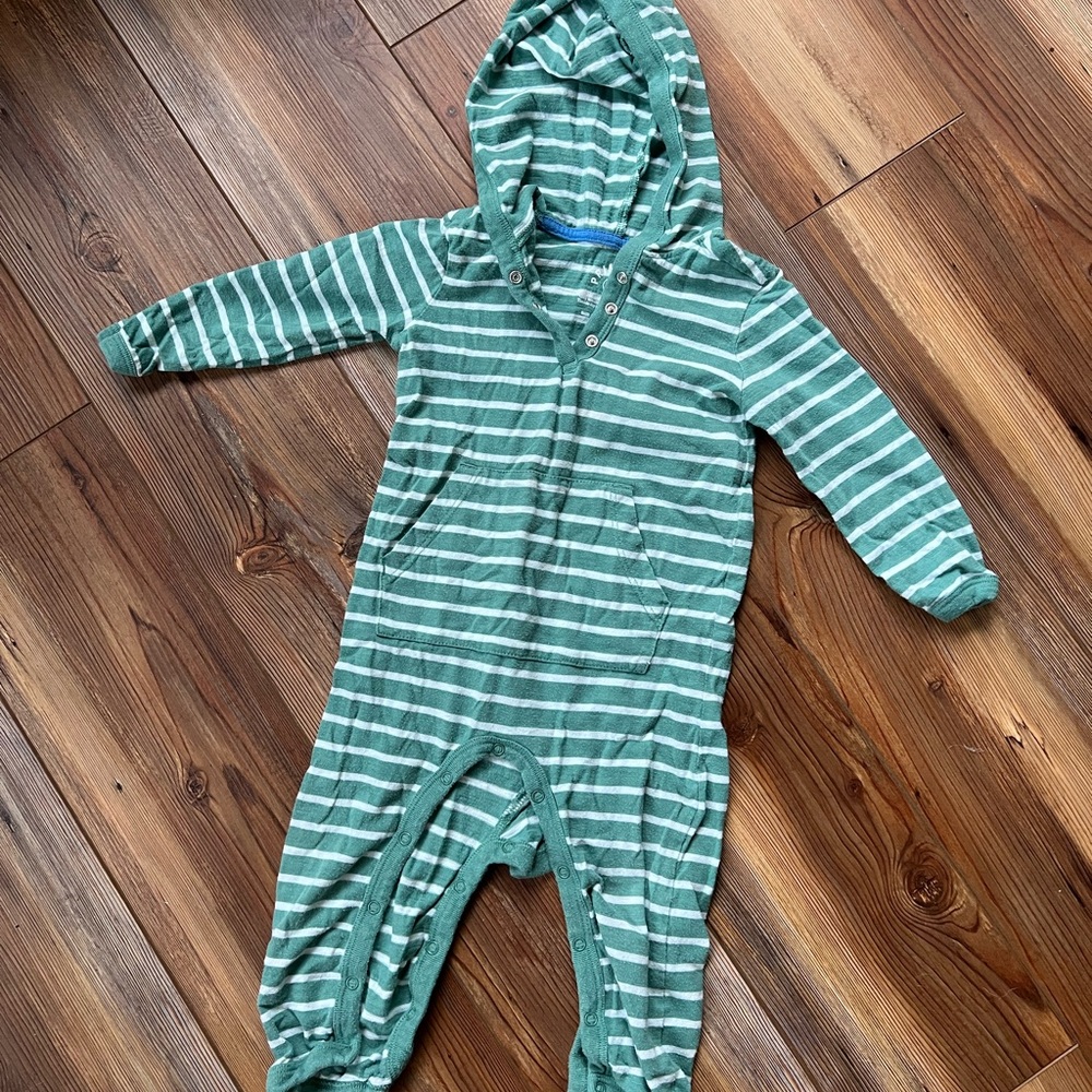 Primary Hooded Romper with Snaps